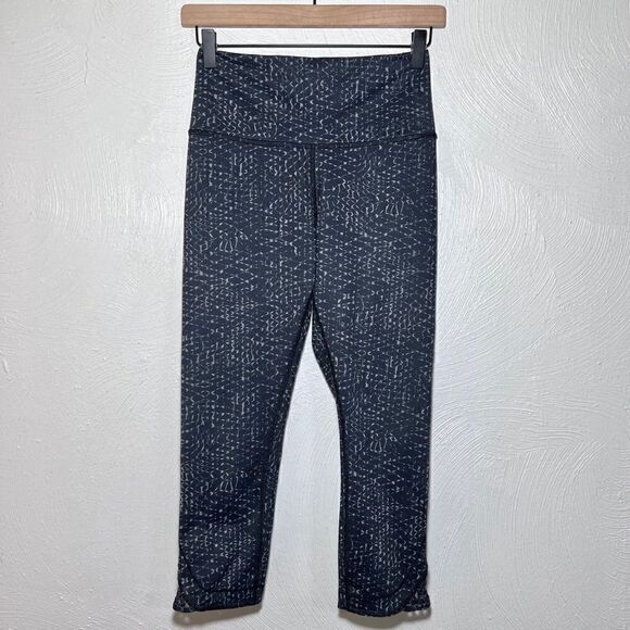 Lululemon True Self Crop II in Samba Snake Battleship Black - Picture 4 of 9